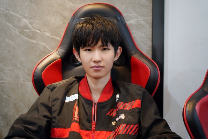 边后卫拉边